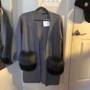 Grey cardigan with fur pockets